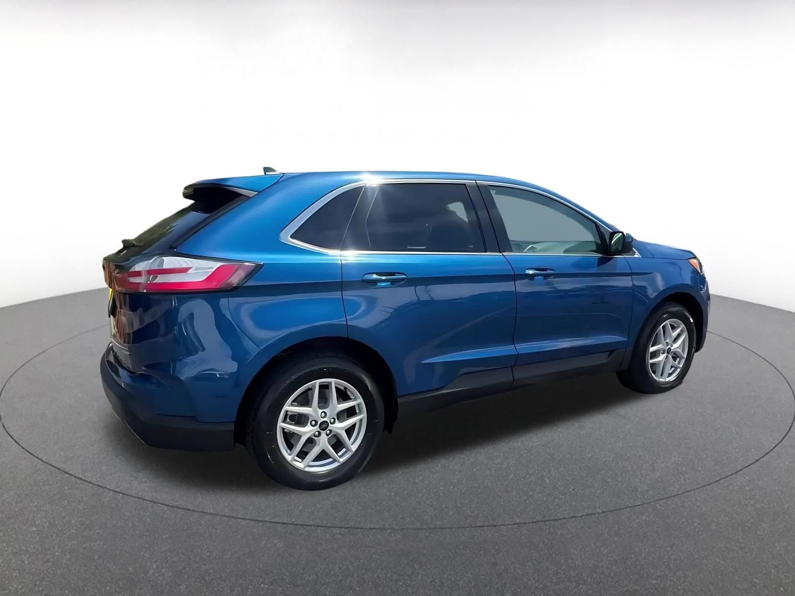 Used 2024 Ford Edge SEL AWD/4WD image 15