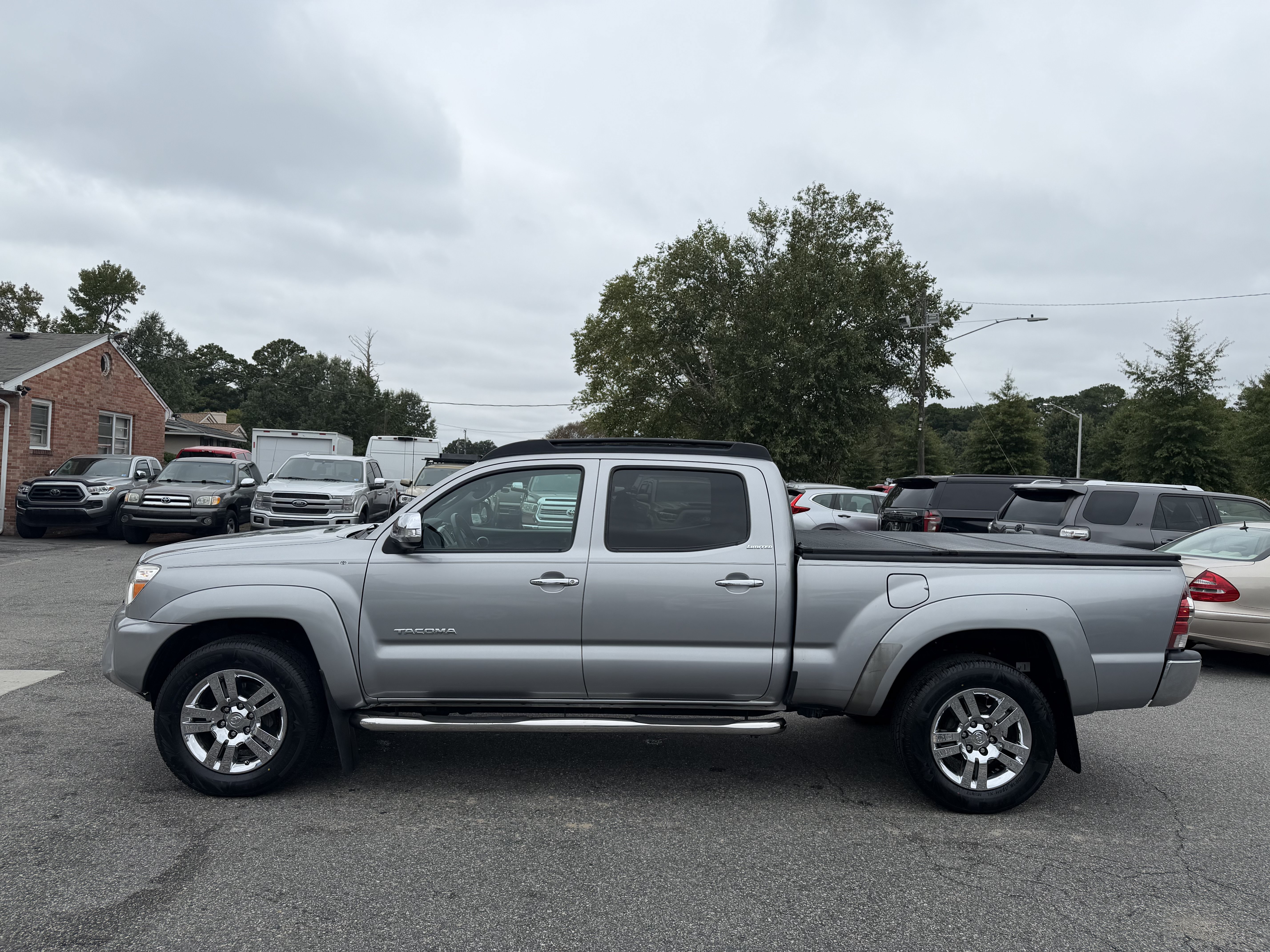 Used 2015 Toyota Tacoma 4x4 Double Cab w/ Limited Package image 11