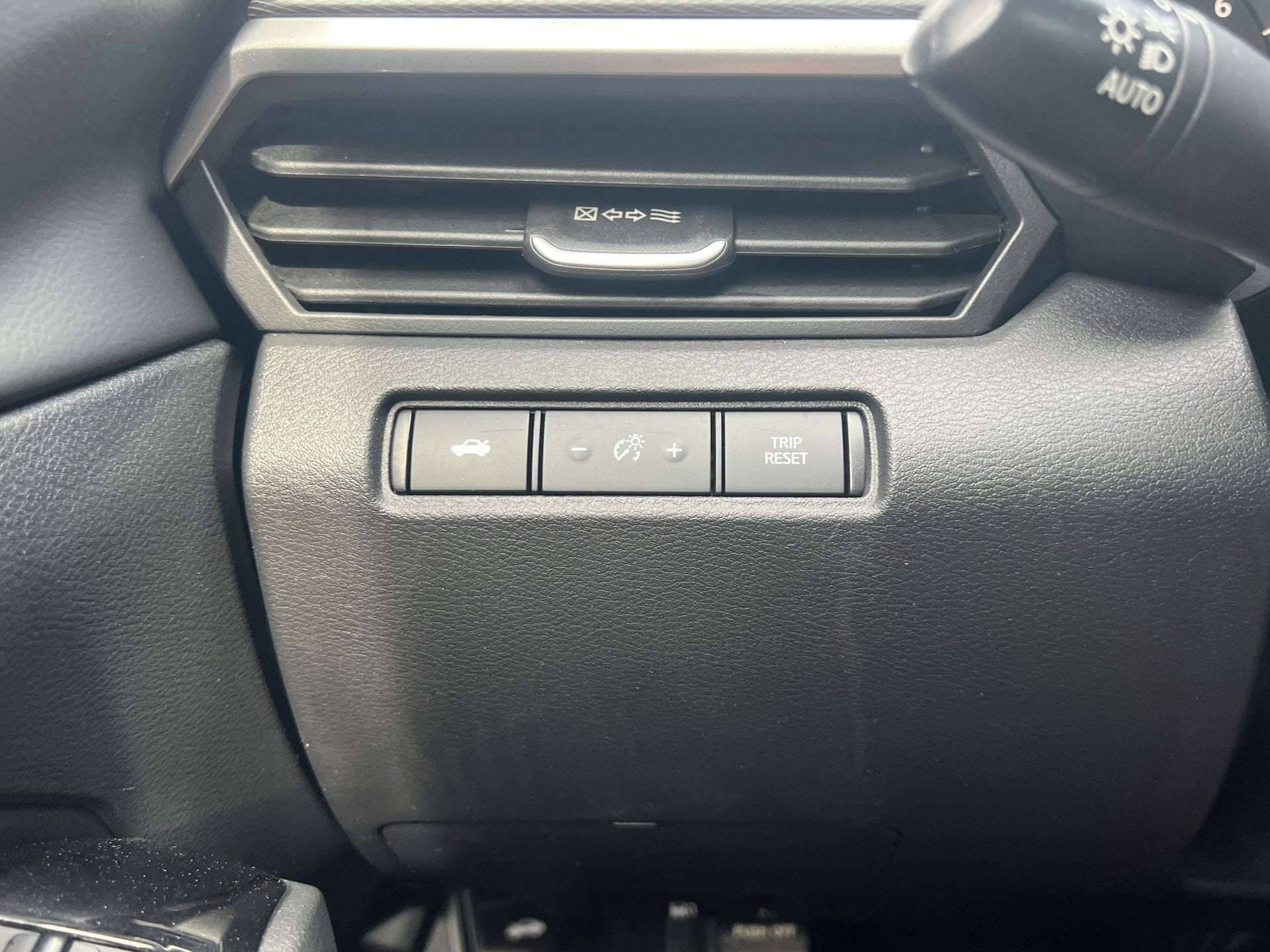 Used 2024 Nissan Altima 2.5 SR FWD image 13