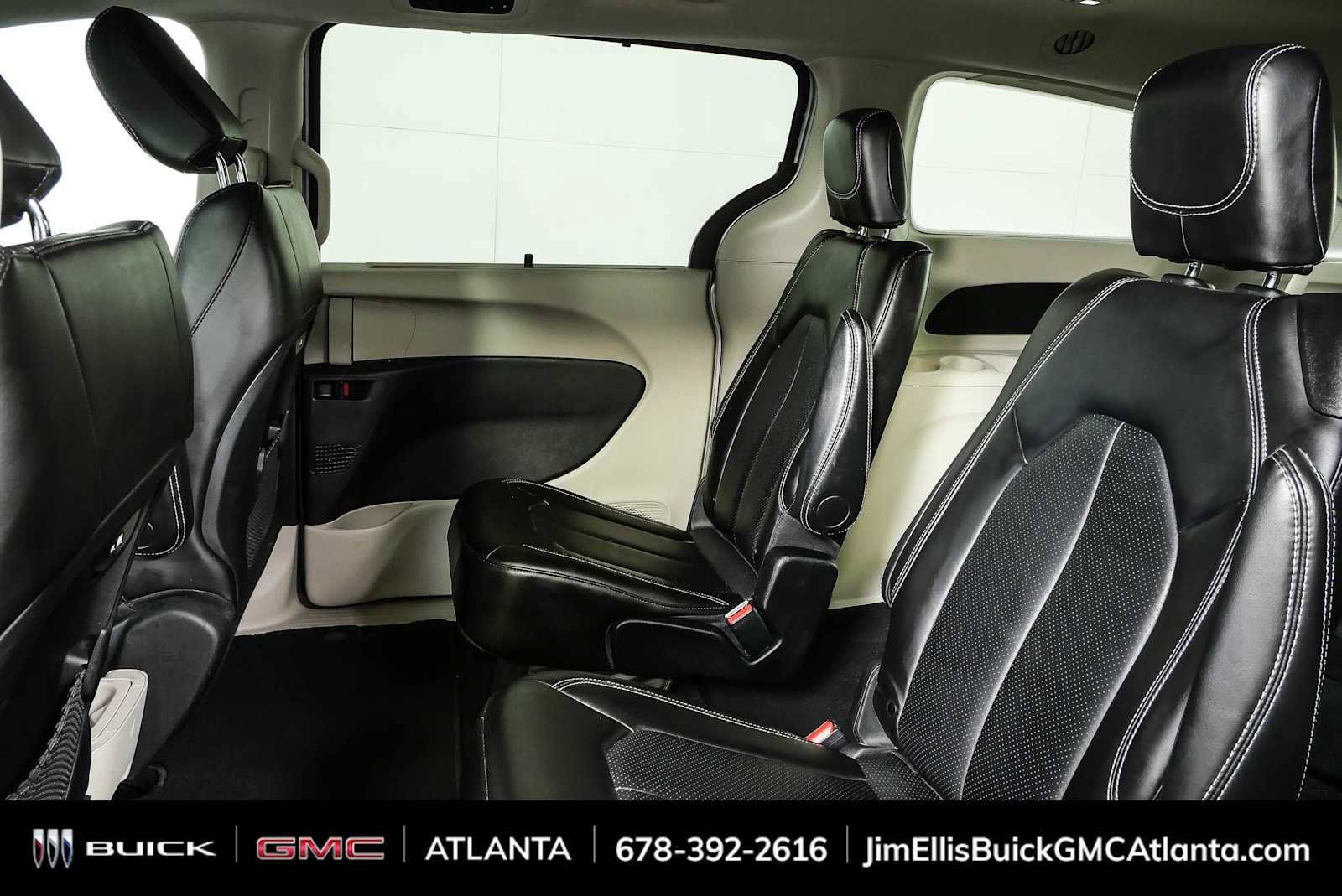 Used 2024 Chrysler Pacifica Touring-L FWD image 17
