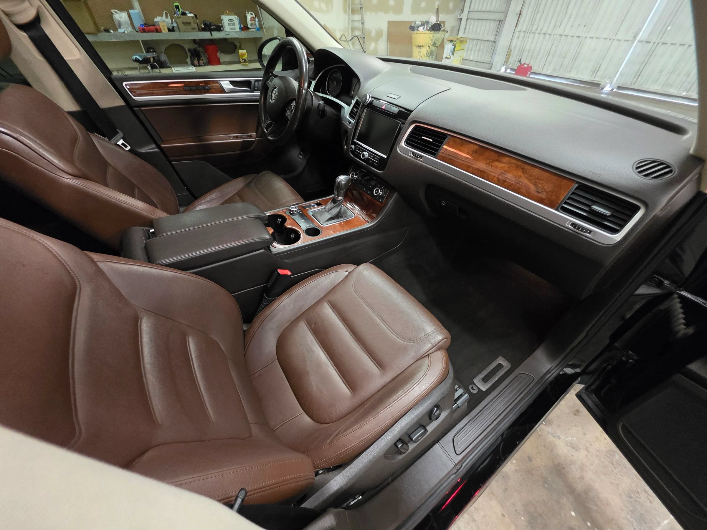 Used 2013 Volkswagen Touareg TDI AWD/4WD image 16