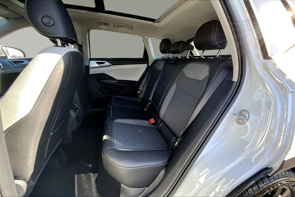 New 2026 Volkswagen Taos SE image 20