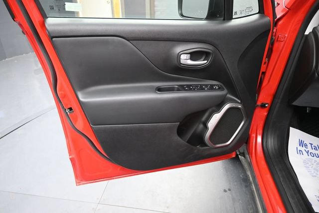 Used 2023 Jeep Renegade Latitude w/ Premium Group AWD/4WD image 12