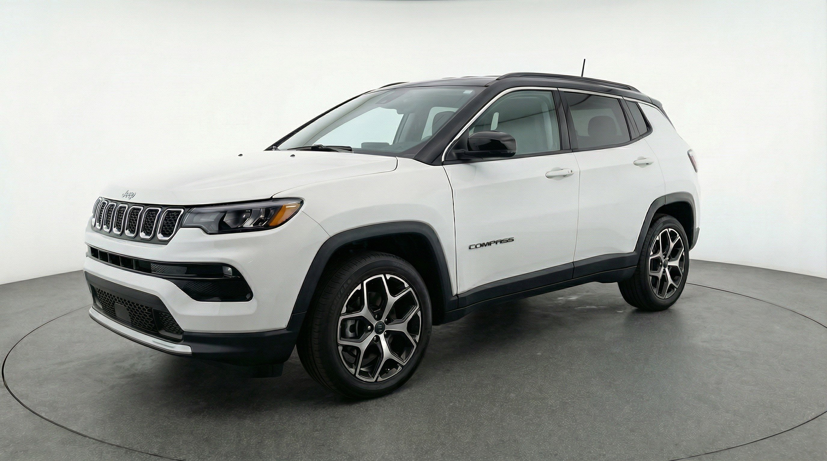 Used 2025 Jeep Compass Limited AWD/4WD image 3