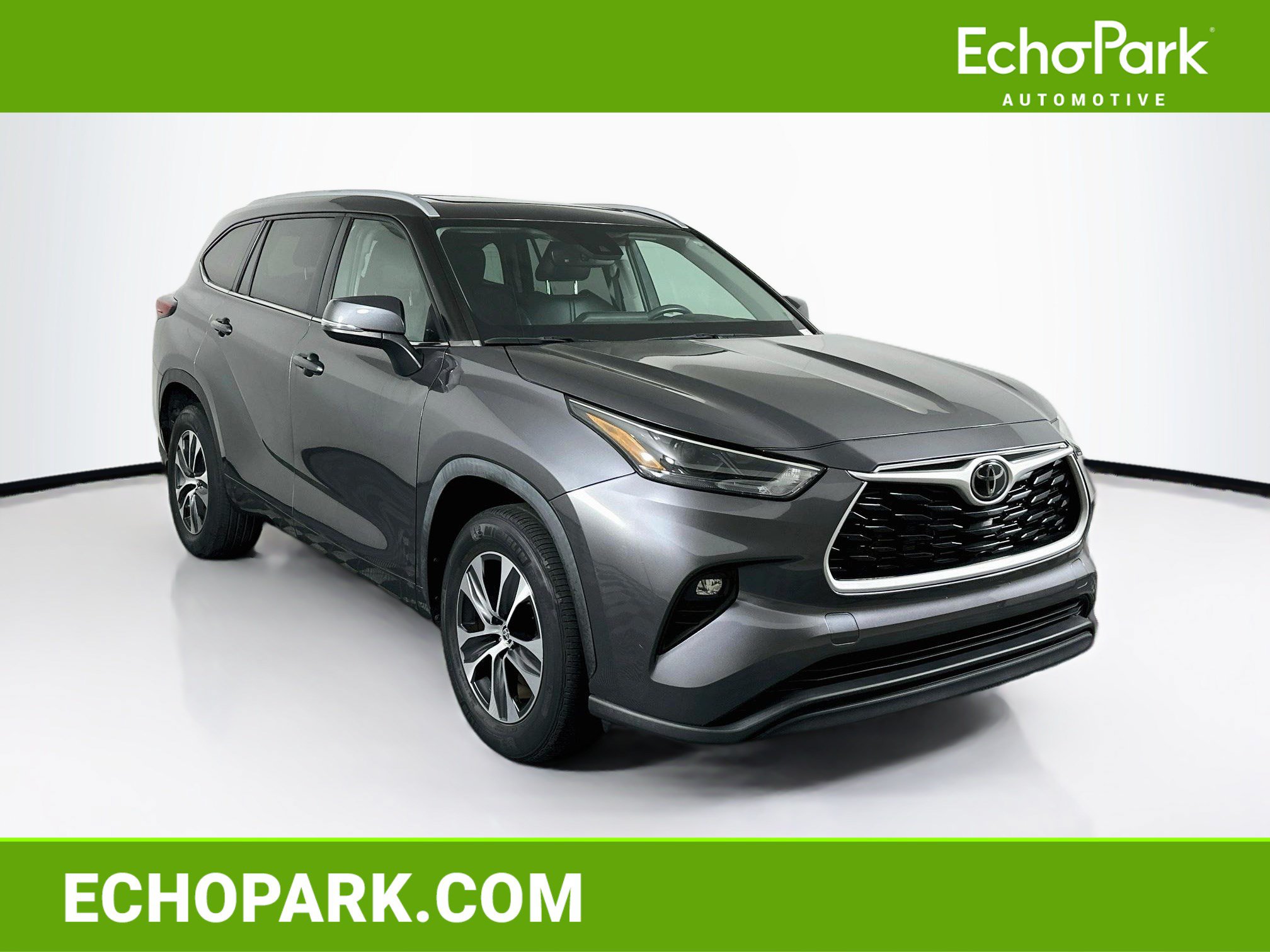 Used 2023 Toyota Highlander XLE FWD image 1