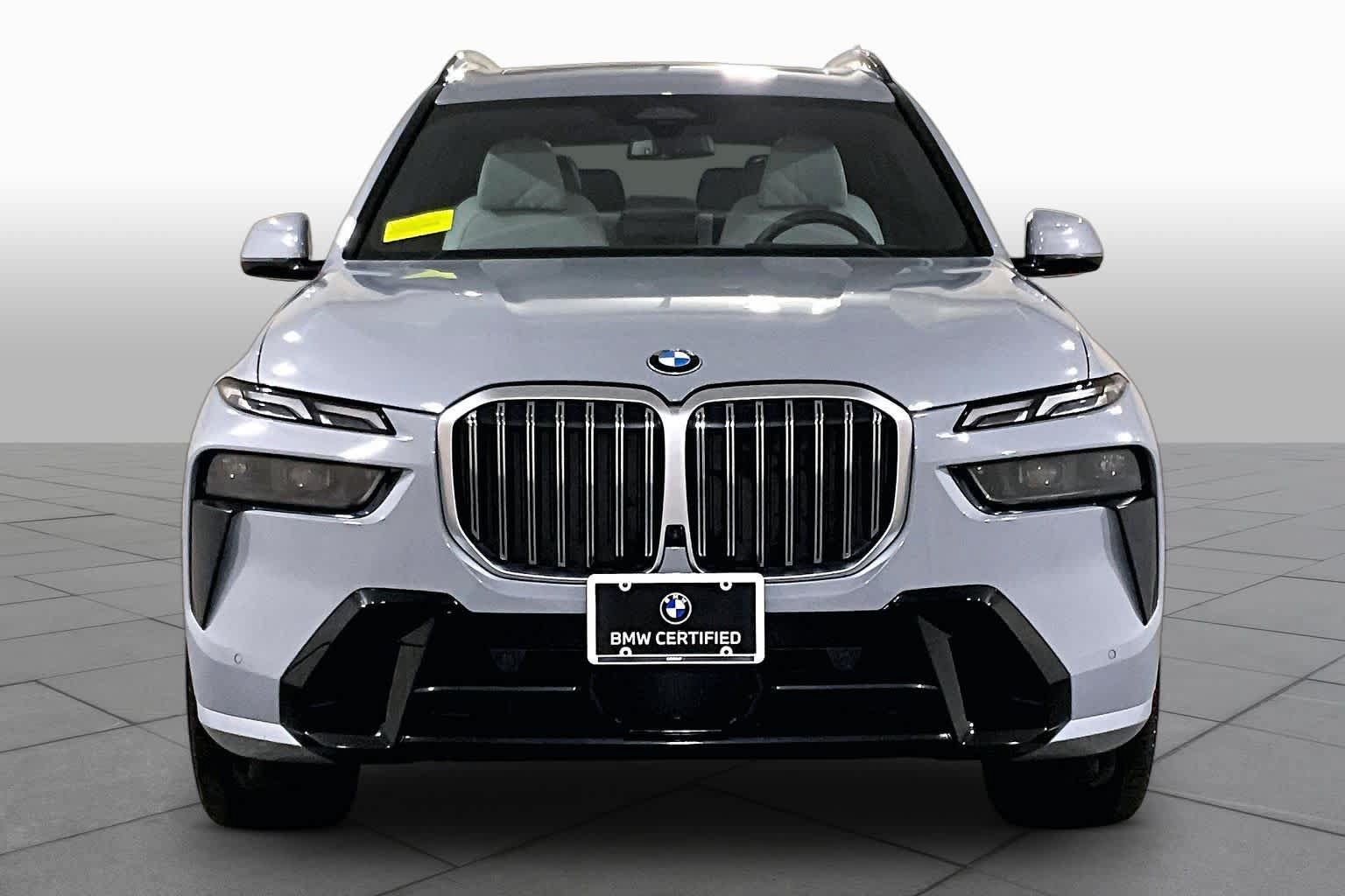 Used 2025 BMW X7 xDrive40i w/ M Sport Package AWD/4WD image 3