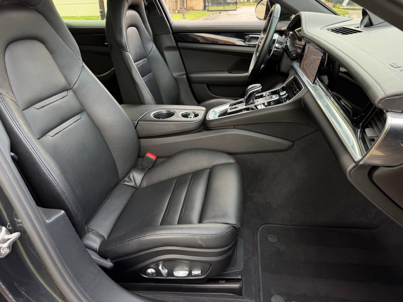 Used 2017 Porsche Panamera image 20