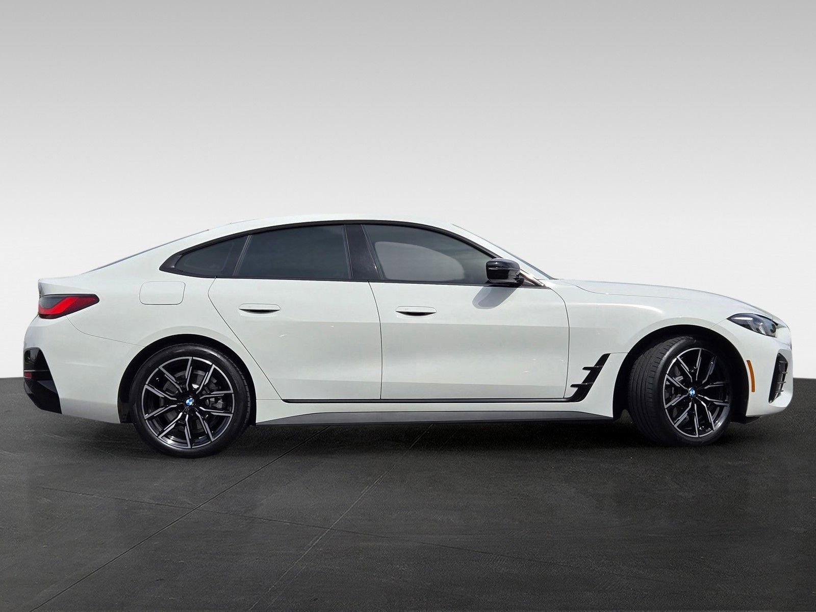 Used 2025 BMW i4 eDrive40 RWD image 3