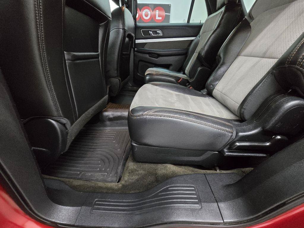 Used 2017 Ford Explorer XLT w/ Equipment Group 202A FWD image 12