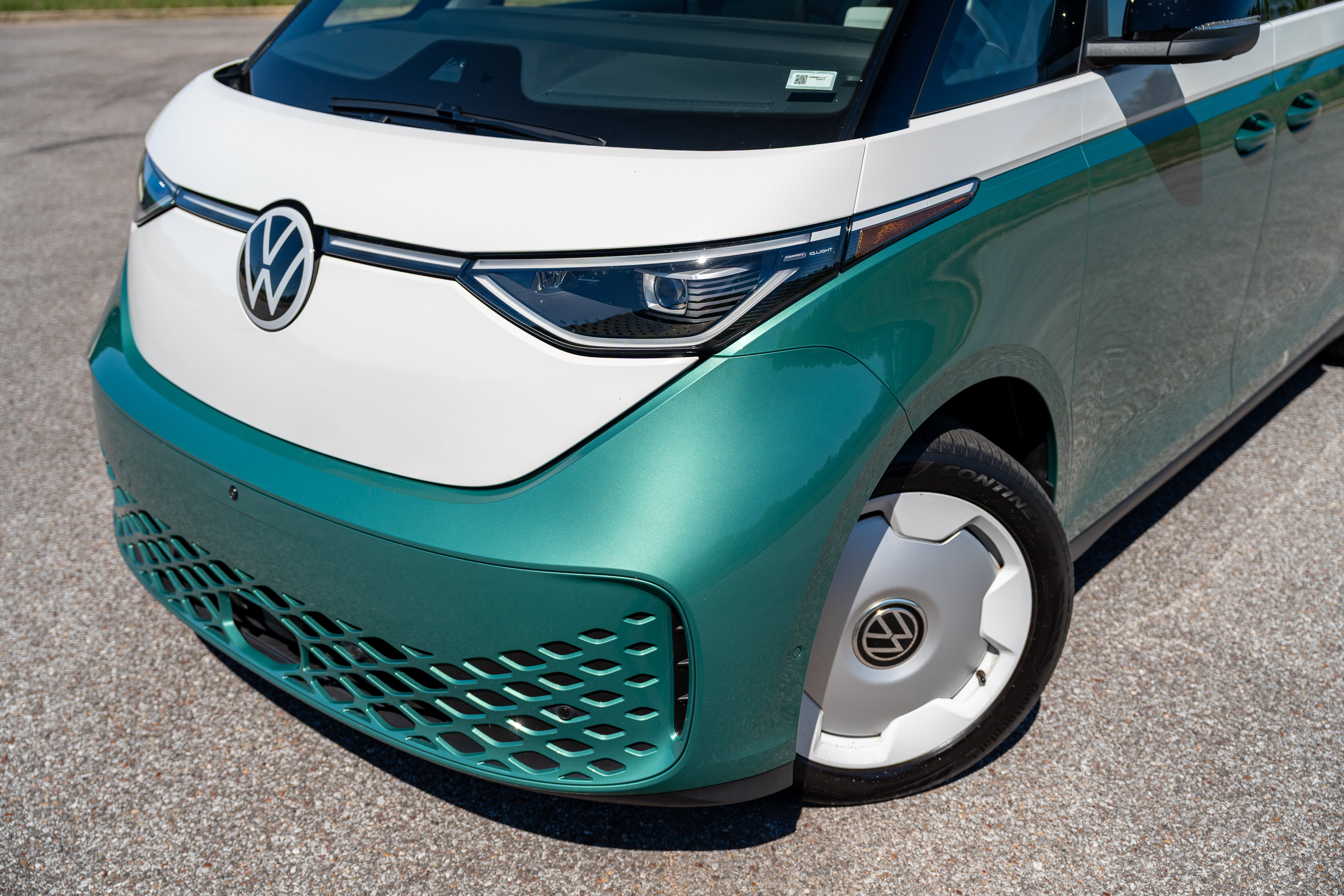Used 2025 Volkswagen ID. Buzz Pro S Plus w/ Cupholders Package RWD image 13