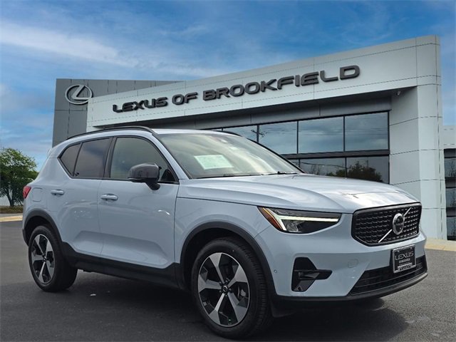 Used 2025 Volvo XC40 B5 Plus