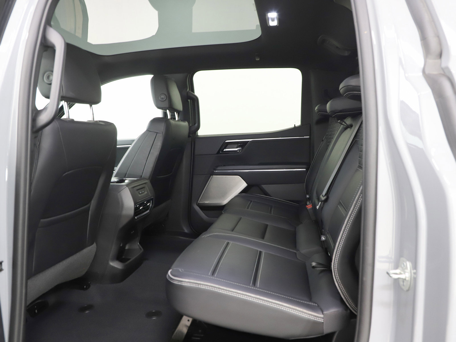 Used 2025 GMC Sierra EV Denali image 16