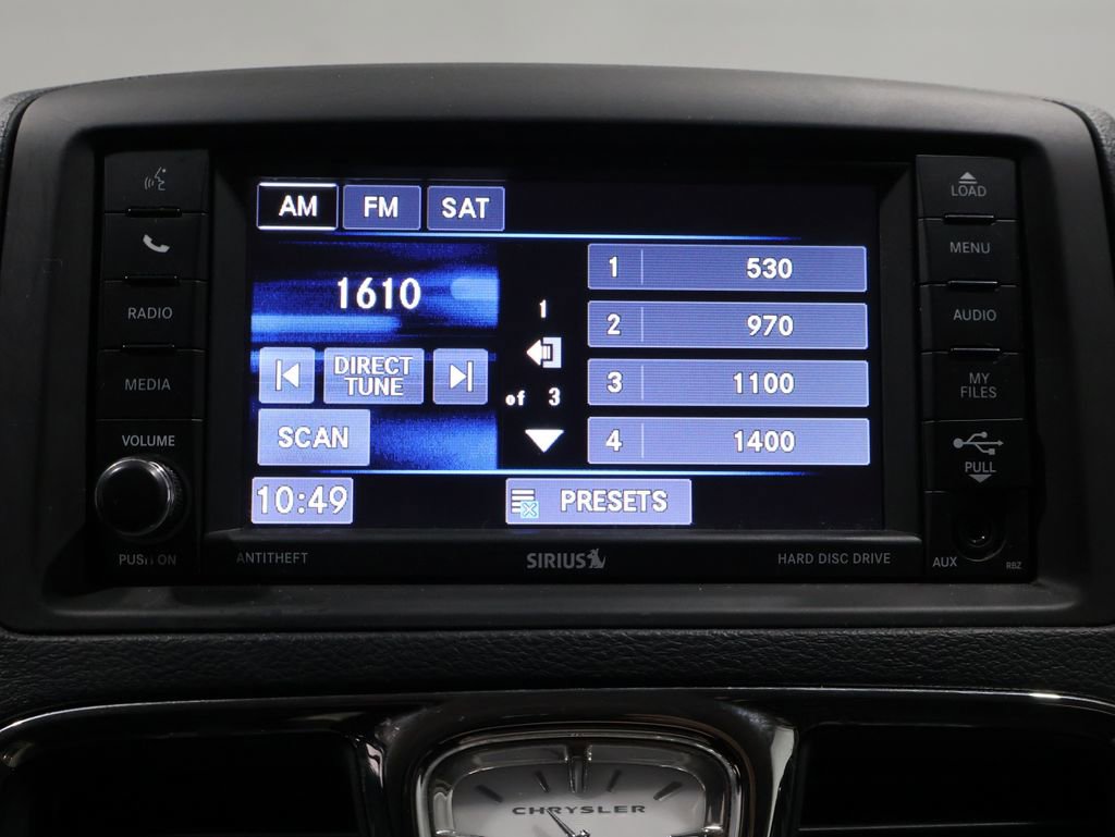 Used 2015 Chrysler Town & Country Touring image 27