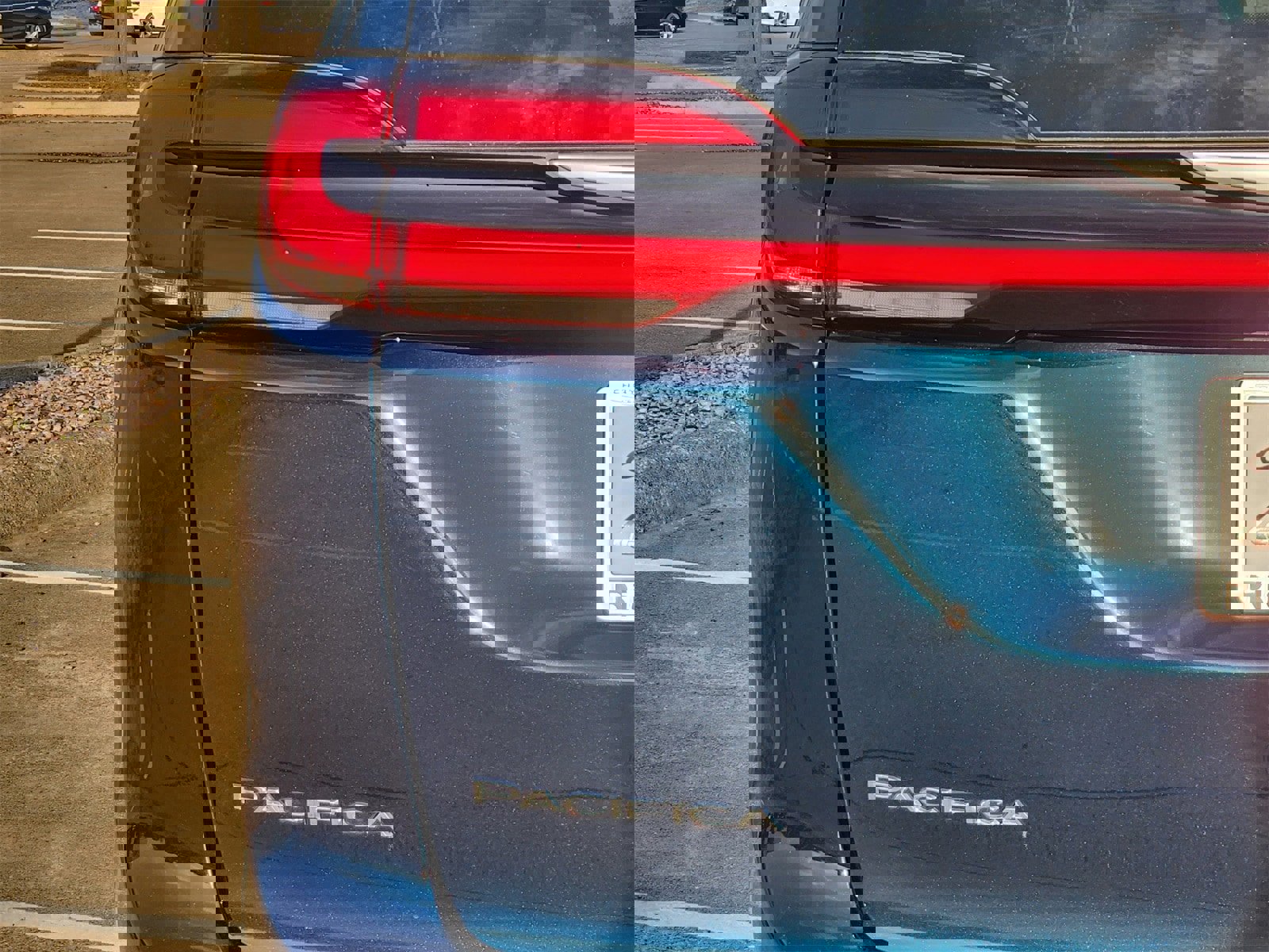 Certified 2024 Chrysler Pacifica Touring-L image 15