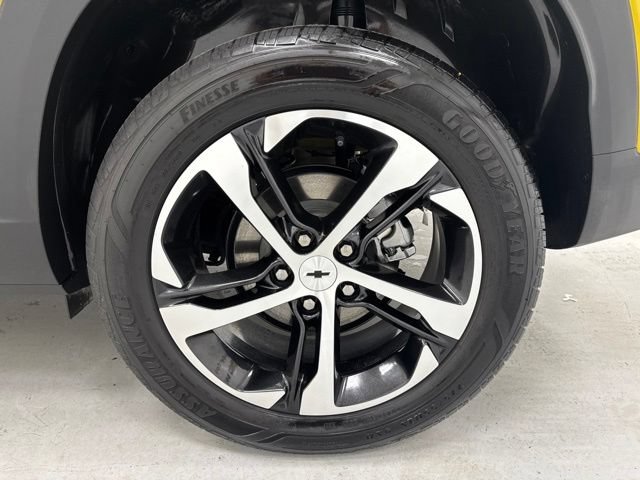 Used 2024 Chevrolet Trax RS w/ Sunroof Package FWD image 33