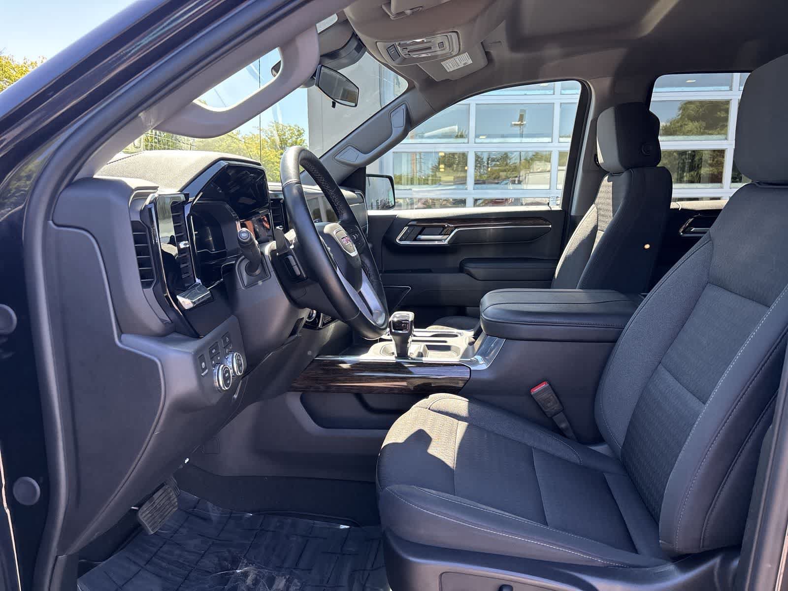 Used 2024 GMC Sierra 1500 Elevation w/ Preferred Package AWD/4WD image 8