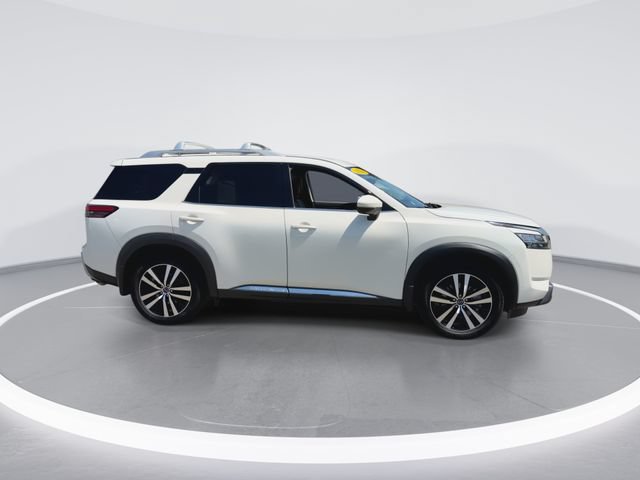 Used 2024 Nissan Pathfinder Platinum w/ Cargo Package AWD/4WD image 9