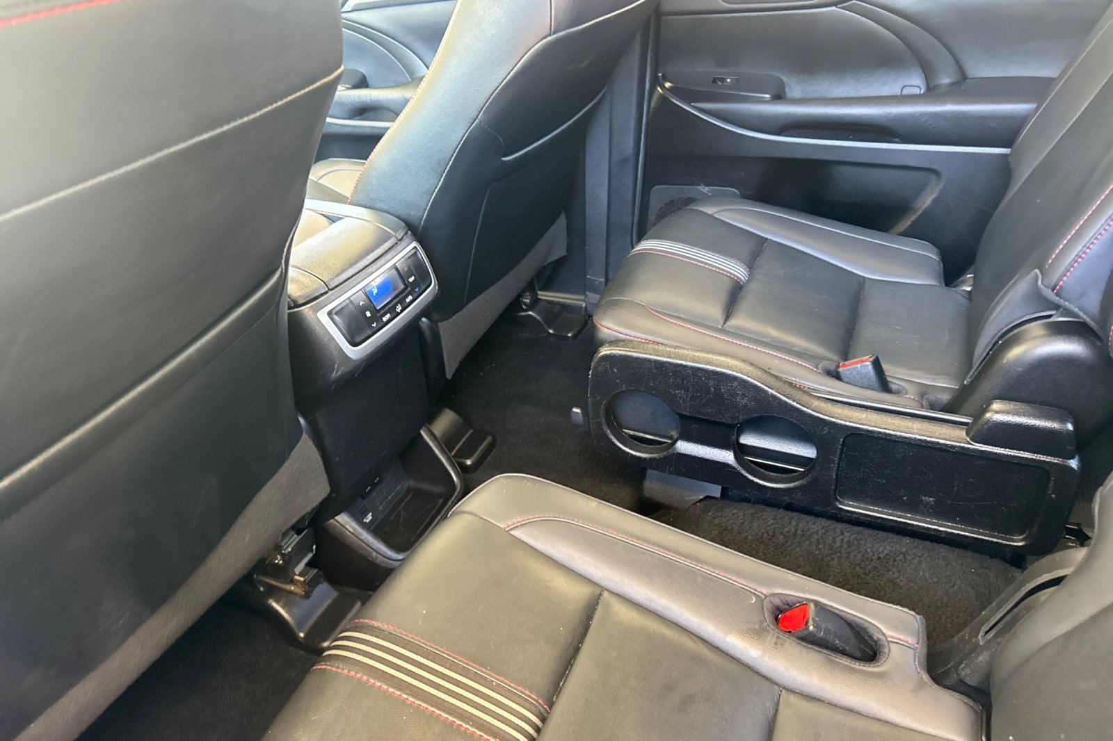Used 2019 Toyota Highlander SE AWD/4WD image 27