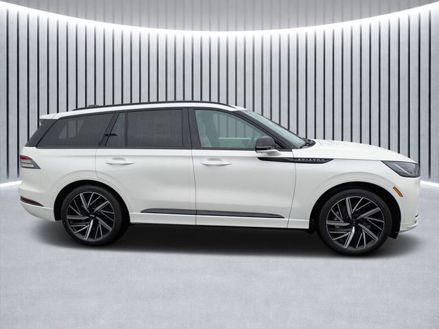 New 2026 Lincoln Aviator Black Label w/ Jet Appearance Package image 2