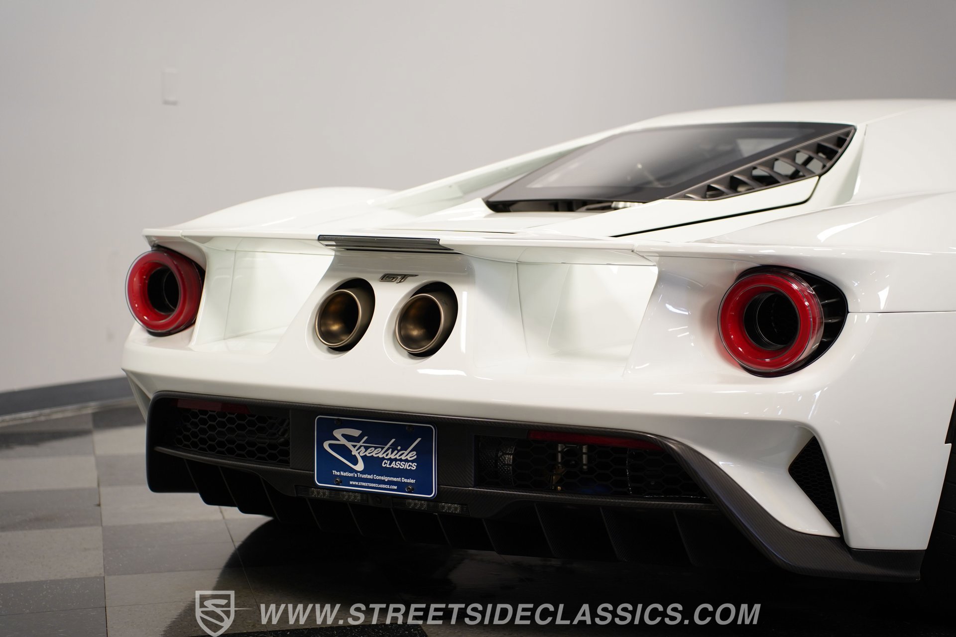 Used 2017 Ford GT RWD image 28