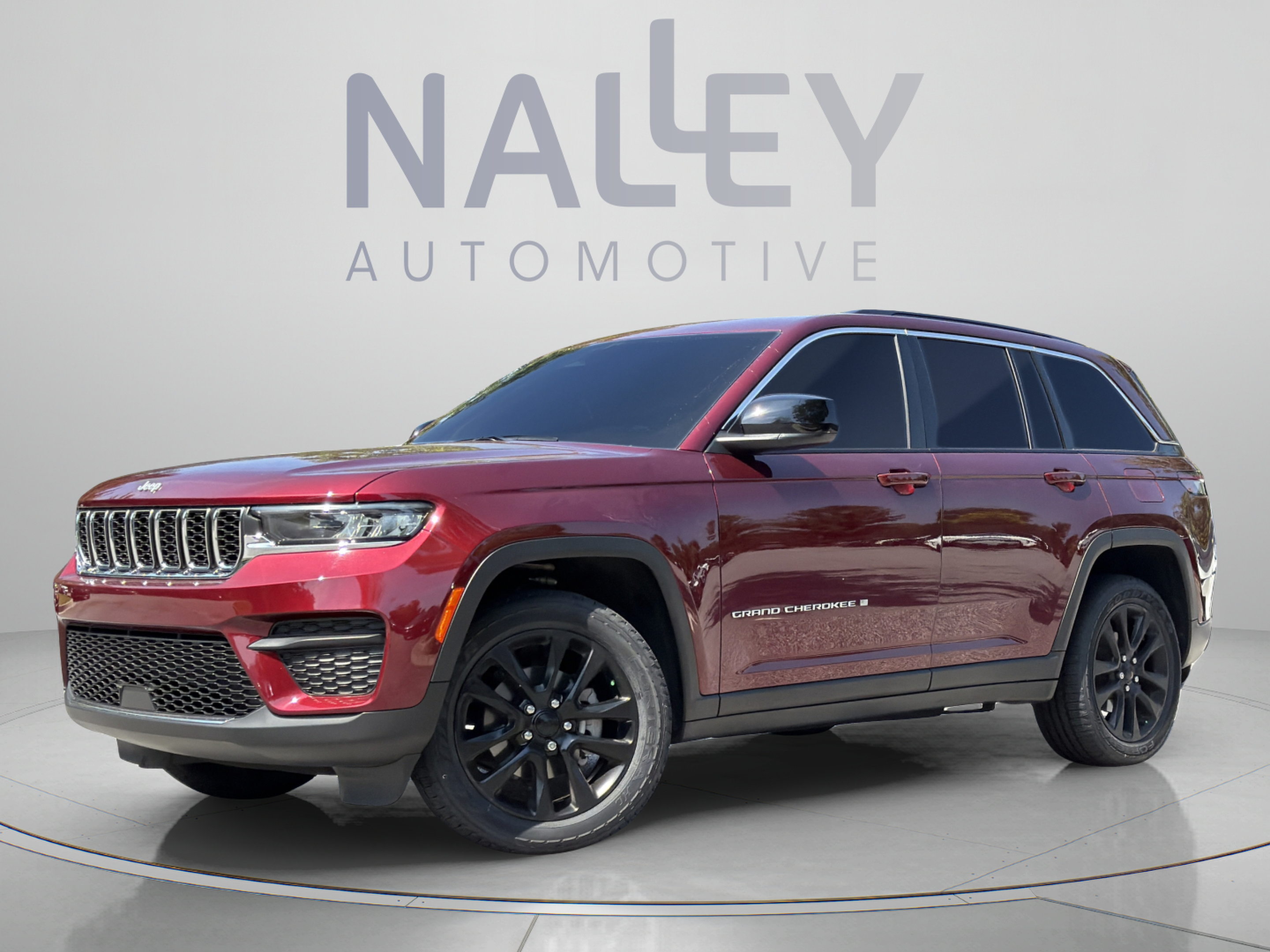Used 2025 Jeep Grand Cherokee Laredo X RWD image 1