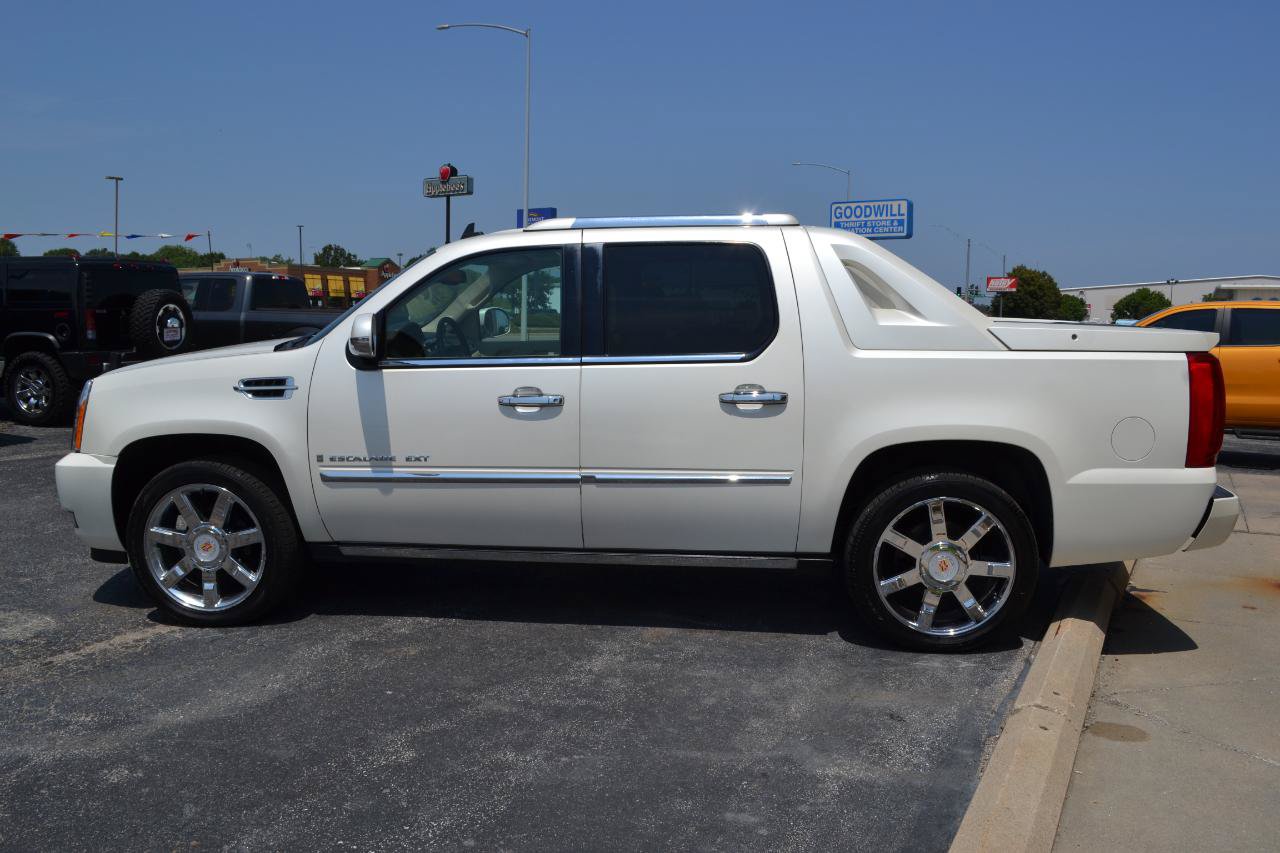 Used 2008 Cadillac Escalade EXT AWD/4WD image 4