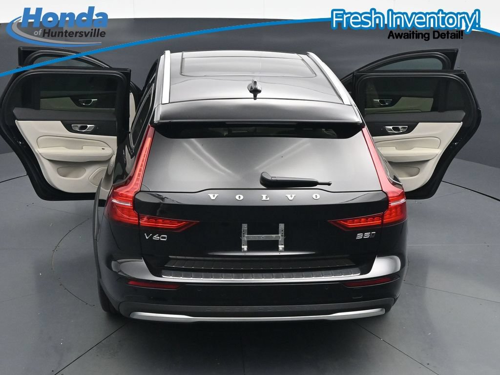 Used 2025 Volvo V60 B5 Cross Country Plus AWD/4WD image 41