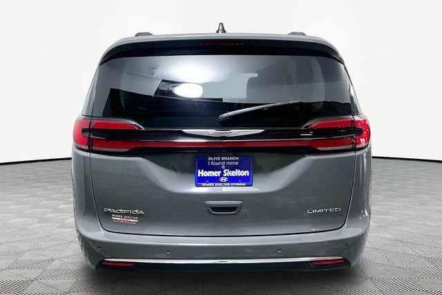 Used 2023 Chrysler Pacifica Limited FWD image 4