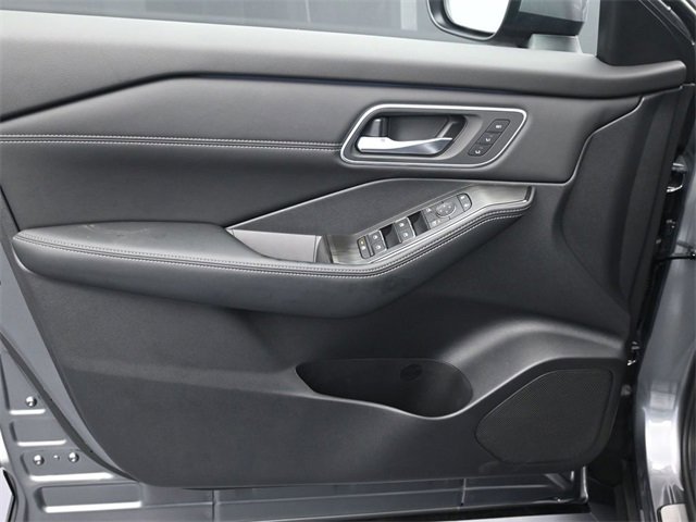 New 2026 Nissan Rogue Platinum image 16