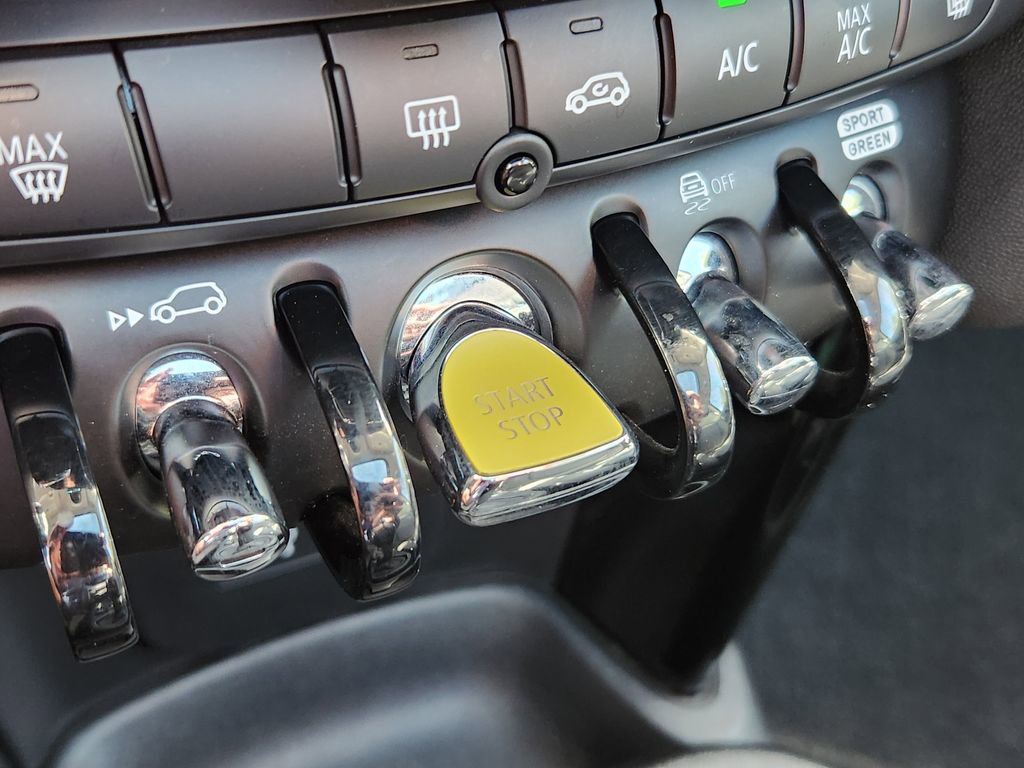 Used 2024 MINI Cooper SE image 25