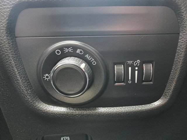 Used 2023 Jeep Grand Cherokee Altitude AWD/4WD image 11