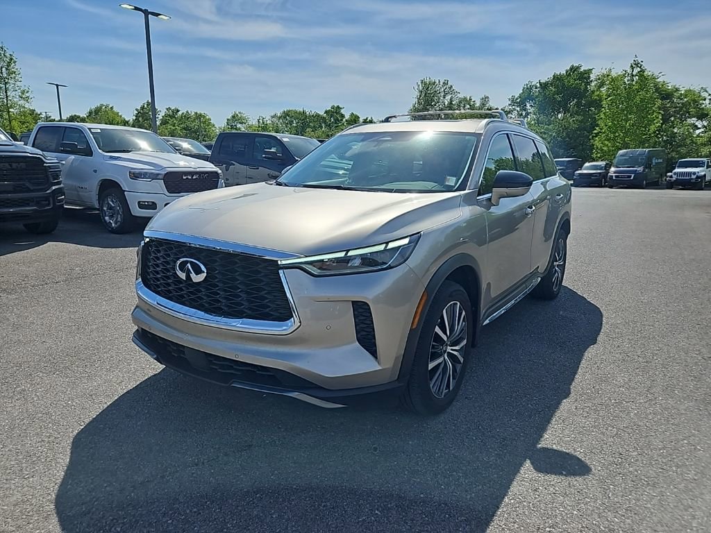 Used 2023 INFINITI QX60 Sensory w/ Cargo Package image 3