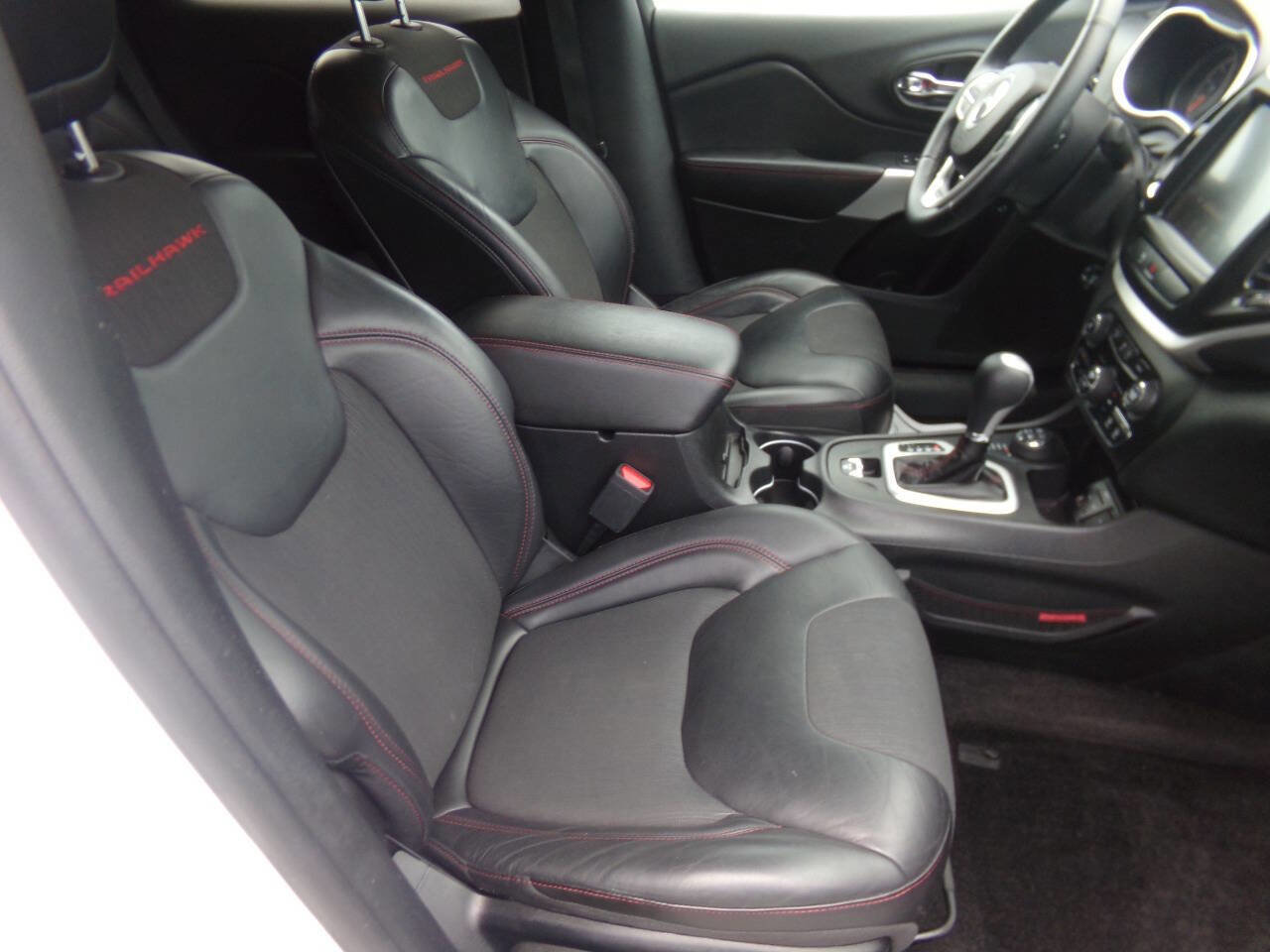 Used 2018 Jeep Cherokee Trailhawk w/ Cold Weather Group image 41