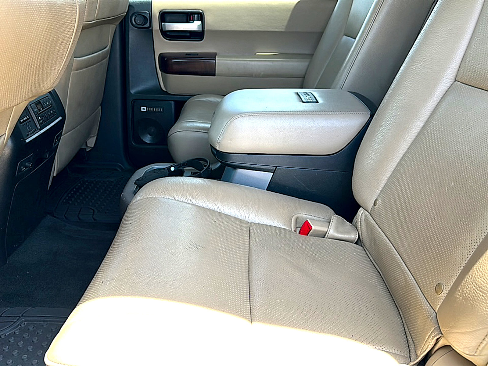 Used 2013 Toyota Sequoia Platinum RWD image 19