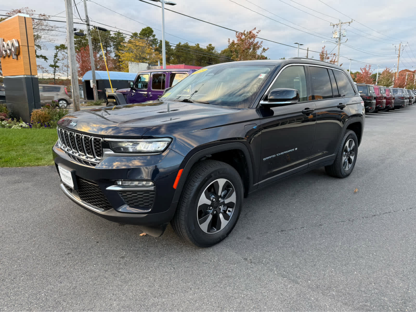 Used 2023 Jeep Grand Cherokee 4WD 4xe image 2