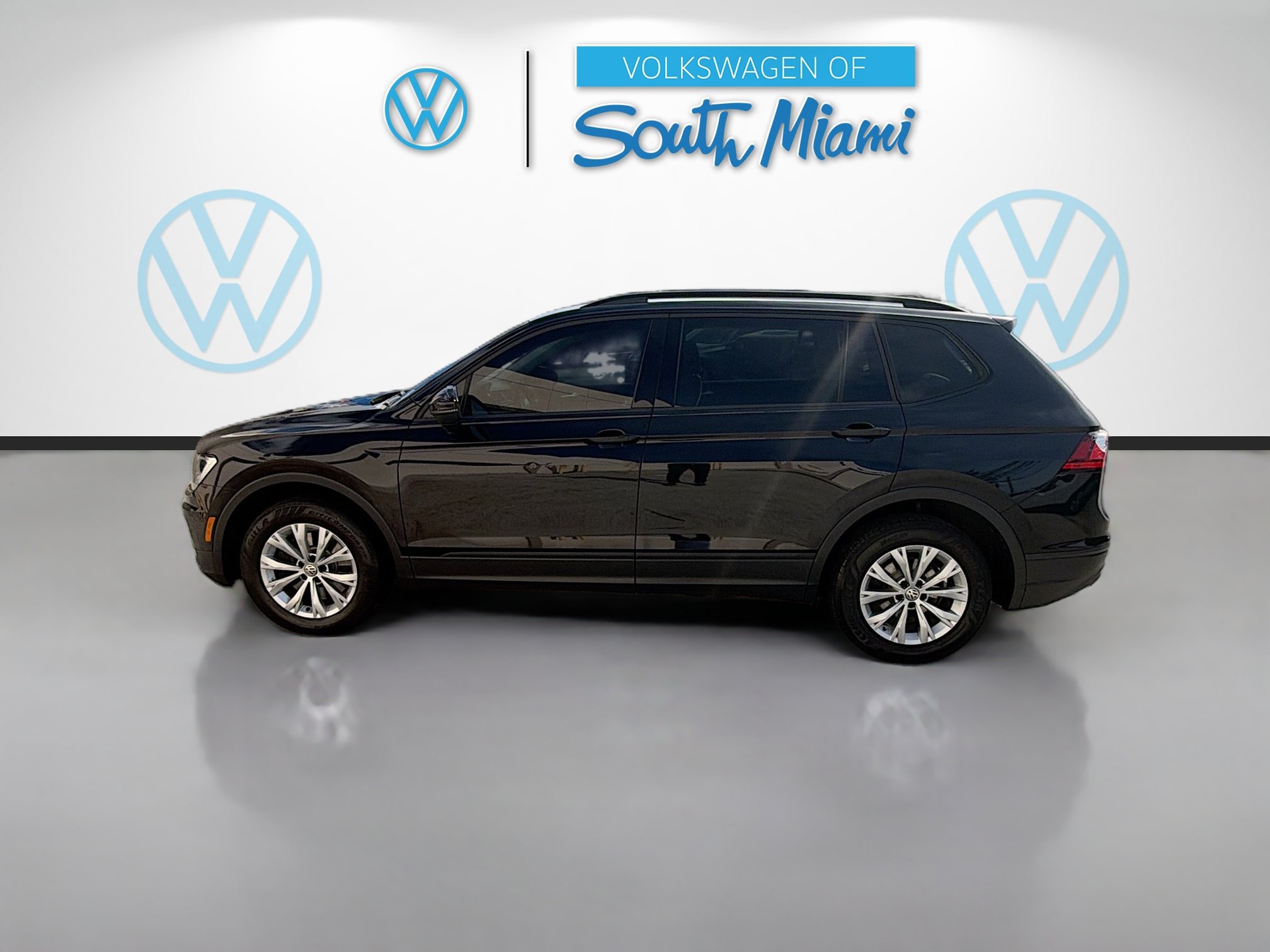Used 2019 Volkswagen Tiguan S w/ Driver Assistance Package FWD image 4