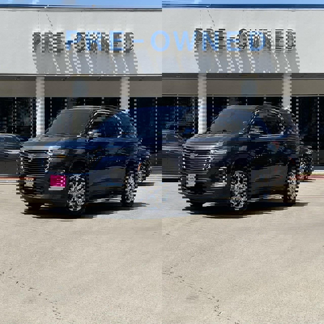 Used 2023 Chevrolet Traverse LT w/ Rear Camera Mirror Package