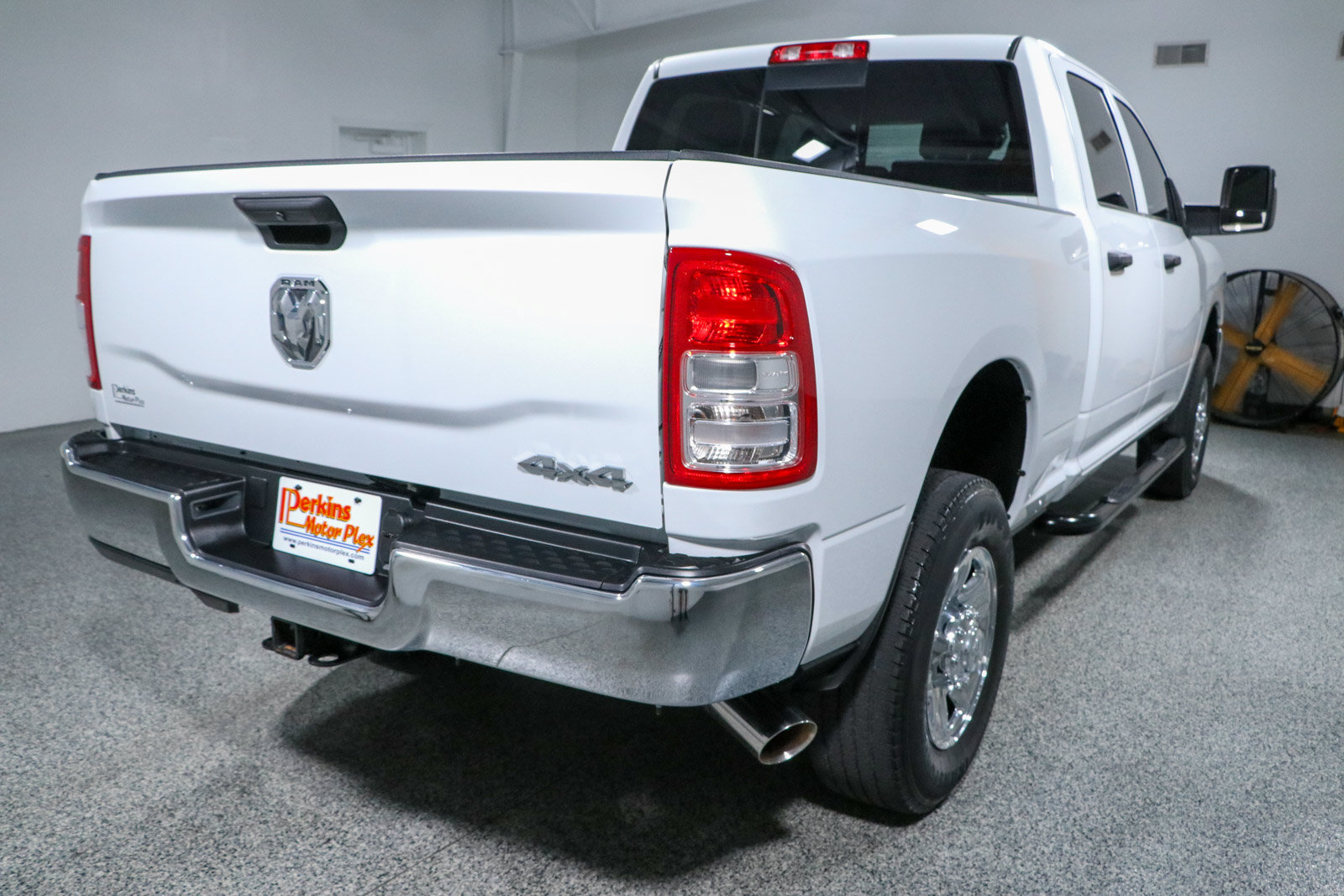 Used 2024 RAM 2500 Tradesman w/ Chrome Appearance Group AWD/4WD image 7