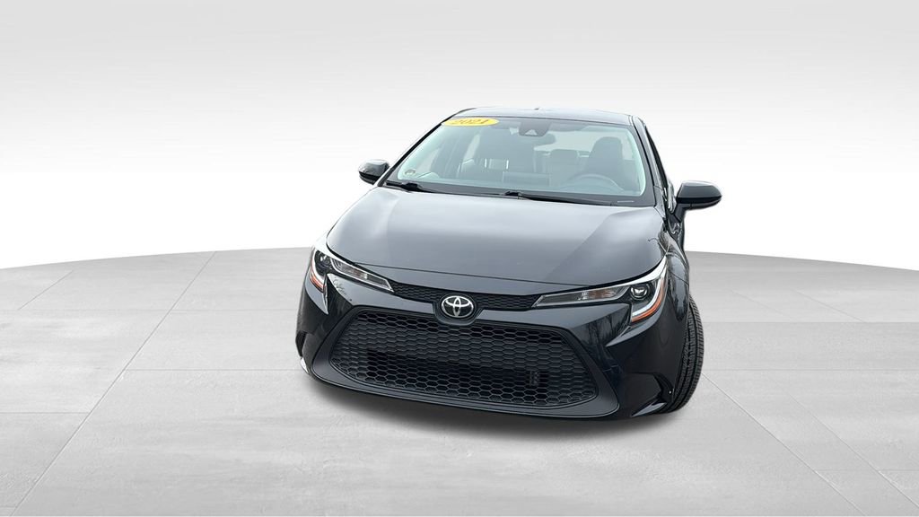 Used 2021 Toyota Corolla LE image 2