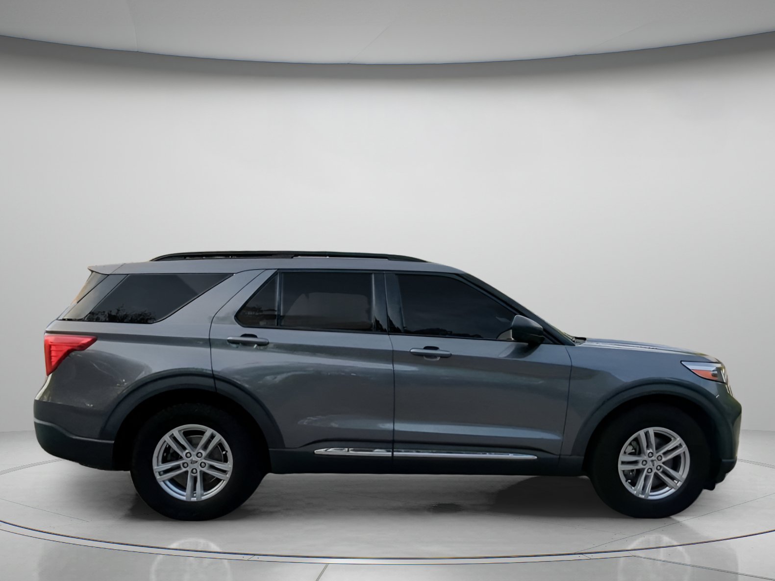 Certified 2021 Ford Explorer XLT RWD image 32