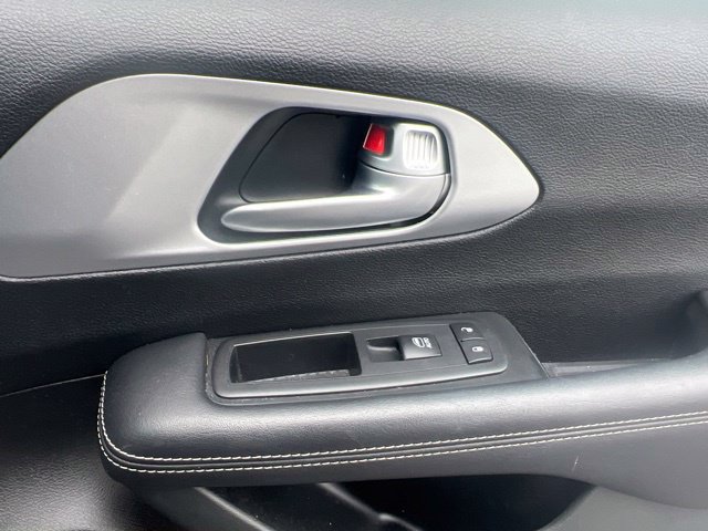 Used 2018 Chrysler Pacifica Touring-L Plus w/ S Appearance Package FWD image 38