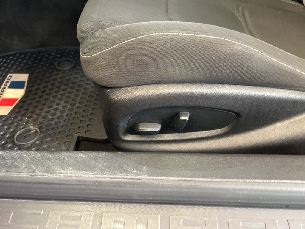 Used 2020 Chevrolet Camaro LT image 38