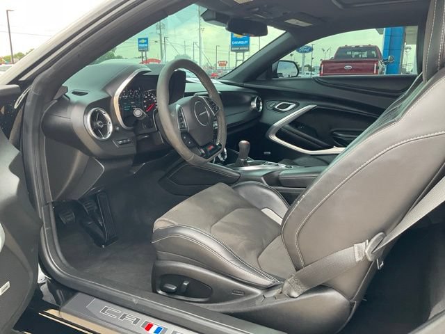 Used 2018 Chevrolet Camaro SS RWD image 2