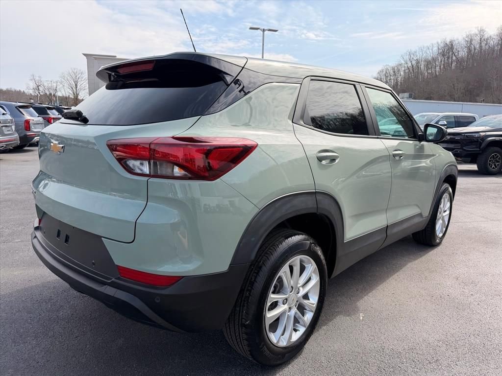 Used 2025 Chevrolet TrailBlazer LS w/ LS Convenience Package image 4