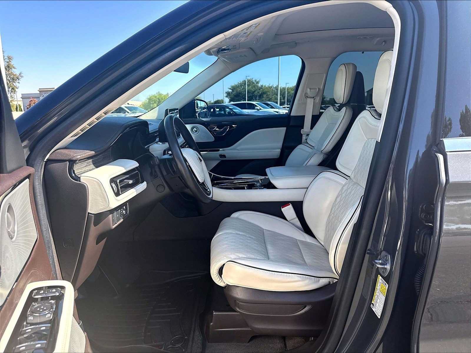Used 2023 Lincoln Aviator Black Label AWD/4WD image 26