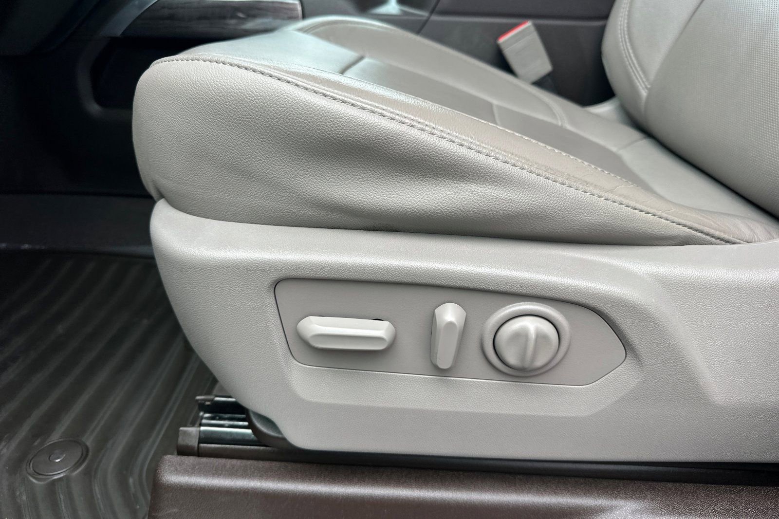 Used 2020 Chevrolet Silverado 2500 LTZ w/ LTZ Premium Package image 13