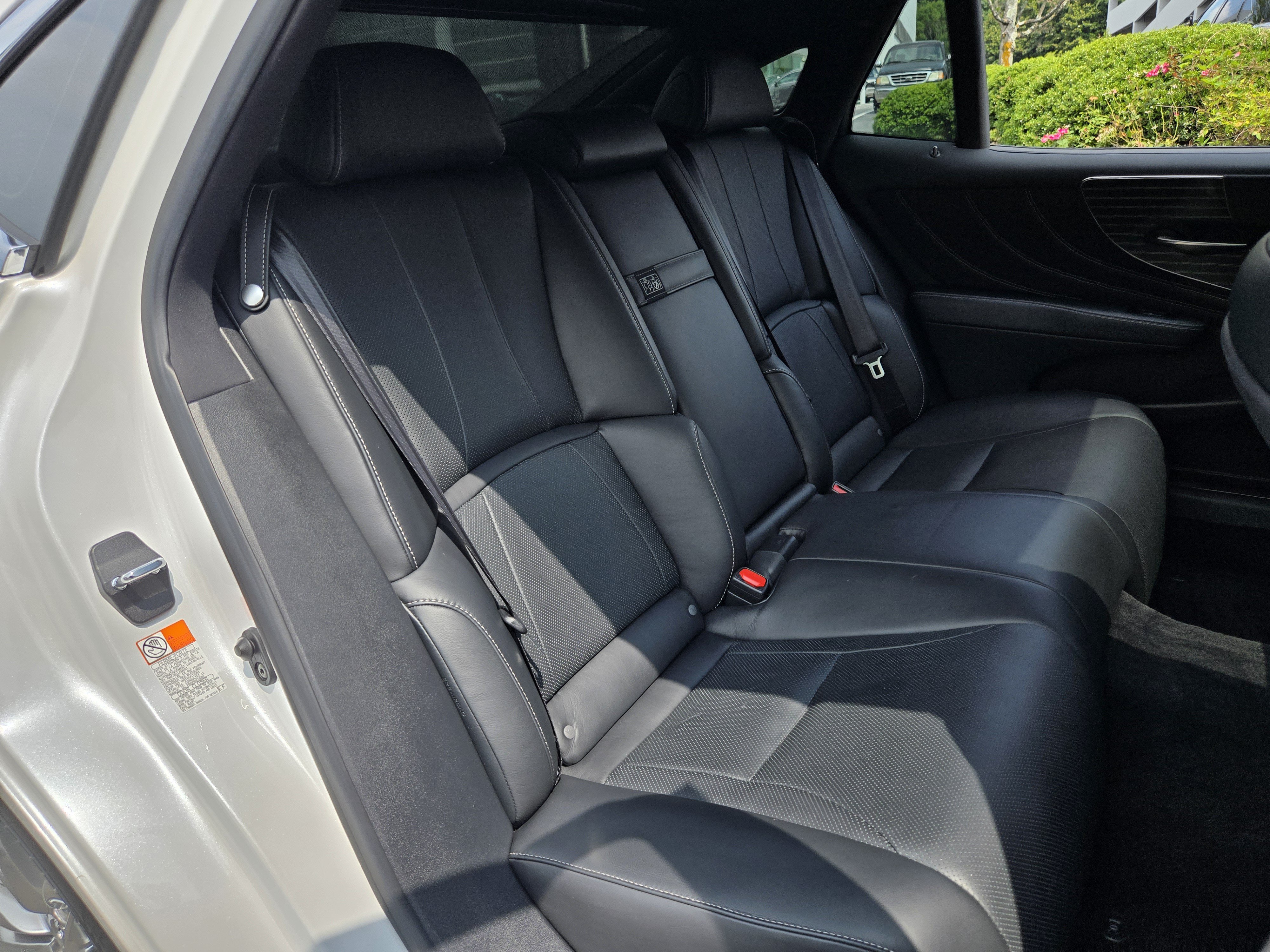 Used 2019 Lexus LS 500 w/ Accessory Package (Z1) RWD image 29