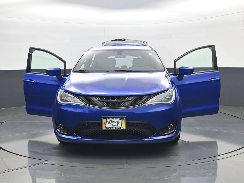 Used 2019 Chrysler Pacifica Touring Plus w/ S Appearance Package FWD image 33