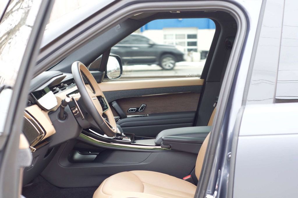 Used 2024 Land Rover Range Rover Sport Dynamic SE image 14