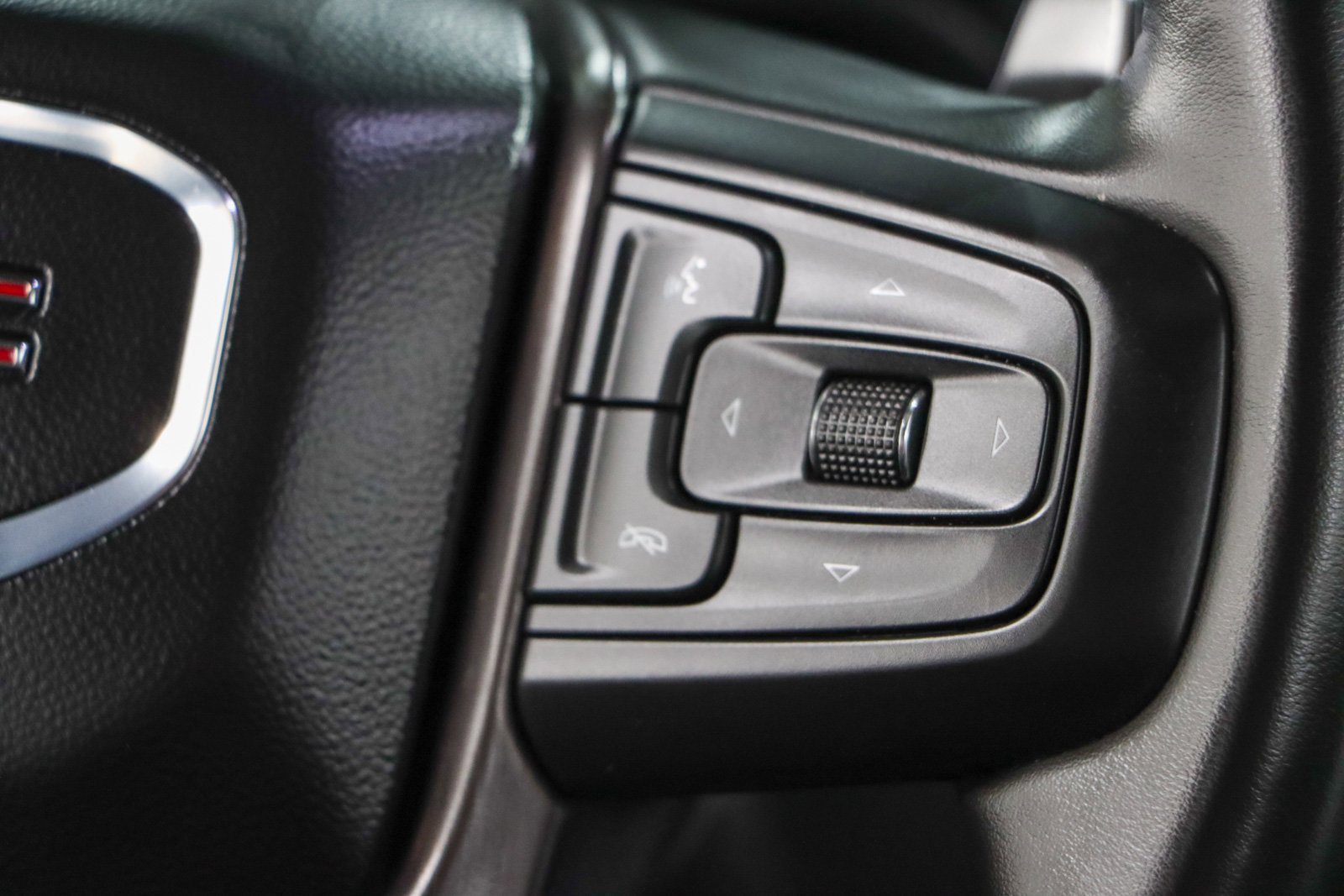 Used 2024 GMC Sierra 1500 AT4 w/ Technology Package AWD/4WD image 16